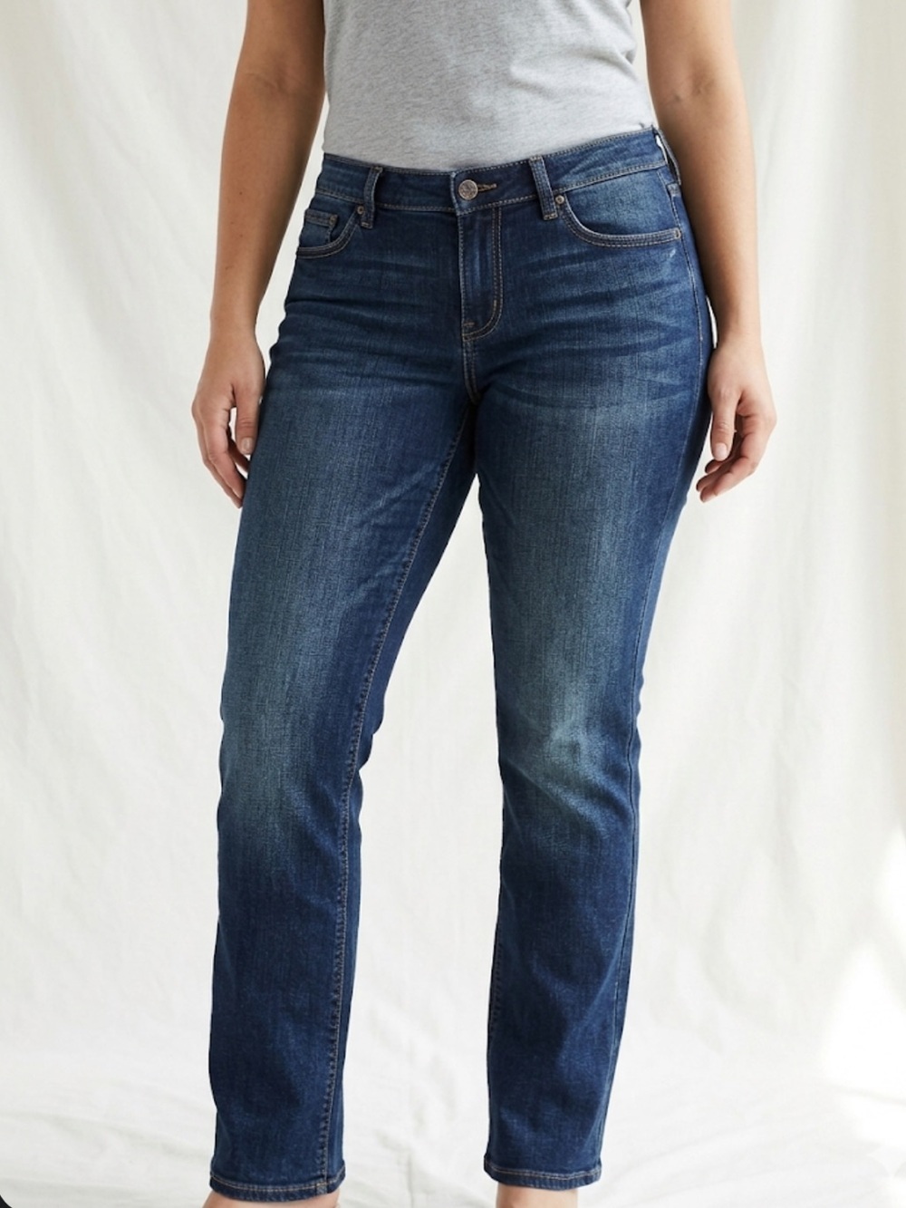 84 Levi’s Stratus Curves Straight Jeans – Size 26 | Dark Wash Denim | Mid Rise |
